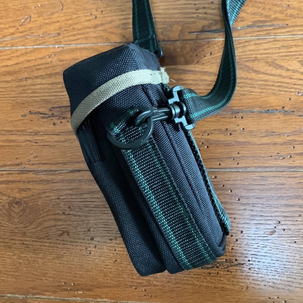 Samsonite Point and Shoot Camera Case in Black & Tan Nylon w/ Adjustable Strap - Picture 2 of 6